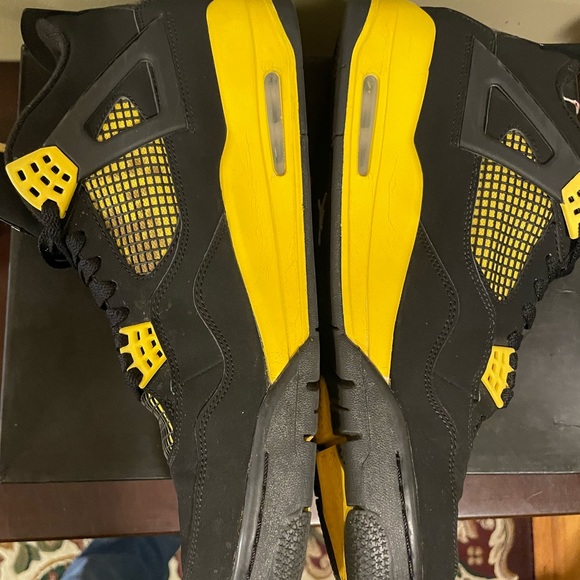 Jordan 4 Retro Thunder (2012) Size 12 - Picture 4 of 12